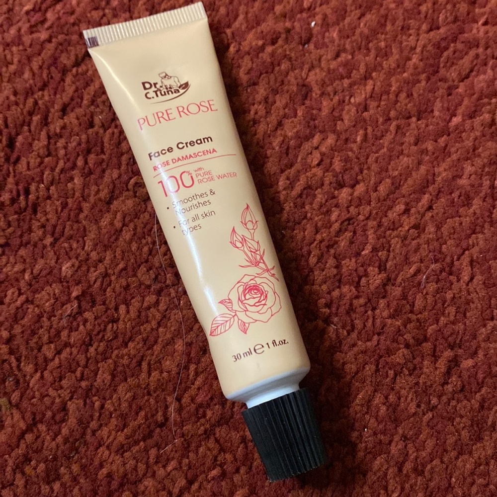 Pure rose face cream by farmasi
